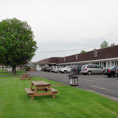 Country Squire Motel Arnprior Exterior photo