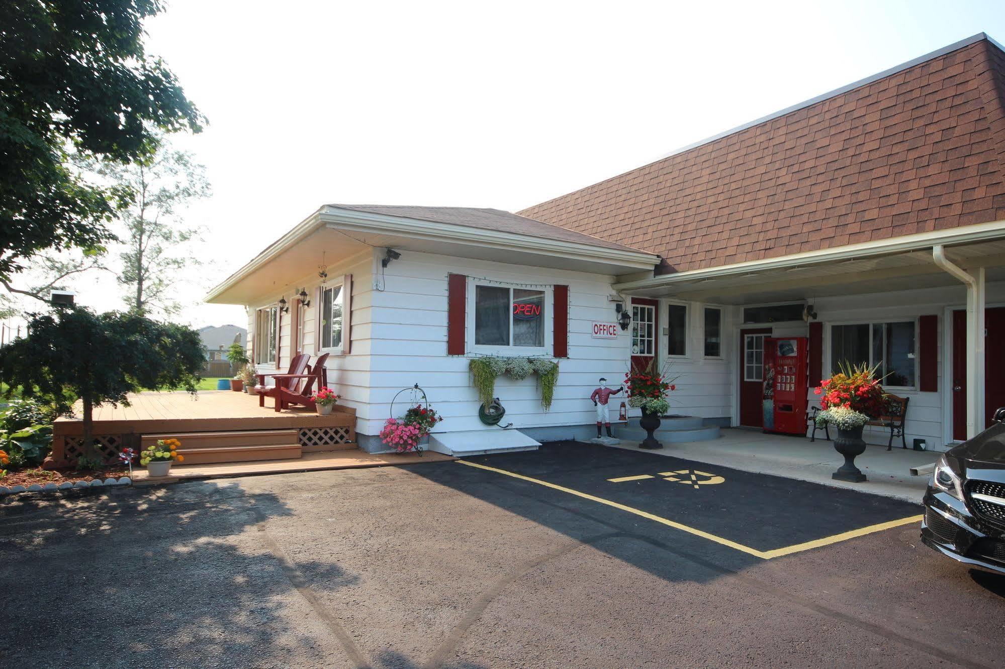 Country Squire Motel Arnprior Exterior photo